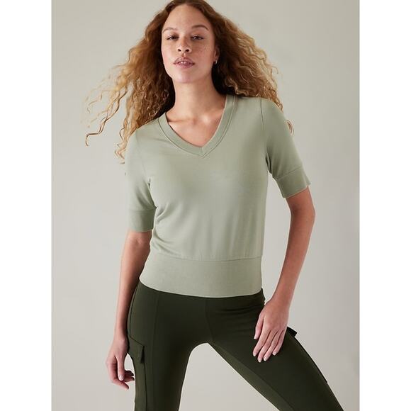 [Athleta] Fern Green Step Forward Sweatshirt Tee Short Sleeve V-Neck Sz Large L - Picture 1 of 11